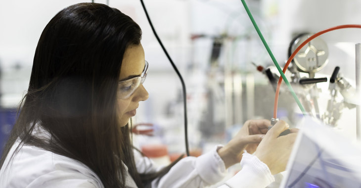 Female chemical engineer develops clean energy storage solutions